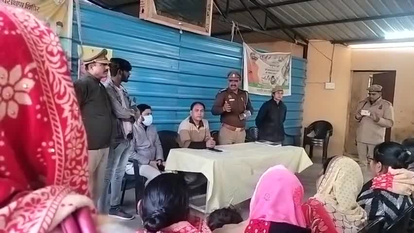 #बहुआयामी_राजनीतिक_दल ने लखीमपुर प्रशासन मितौली SHO से पूछा कि हमारी सरकार #साइबर_क्राइम को कंट्रोल करने मे ना काम क्यो