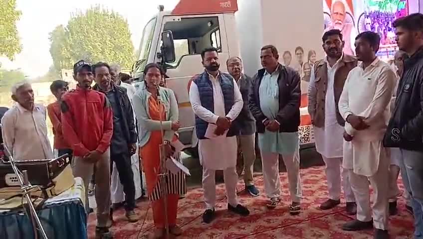 मोदी जी की गारंटी वाली गाड़ी ऐलनाबाद के गांव मेहनाखेड़ा व चिलकनी में। #विकसित_भारत_संकल्प_यात्रा 
#NitashaRakeshSihag