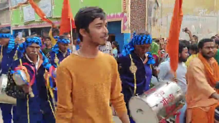 #पूजित_अक्षत_कलश
श्रीराम #जन्मभूमि अयोध्या से पूजित अक्षत कलश के साथ नगर परिषद हवेली खड़गपुर क्षेत्र में #नगर_भ्रमण सह #नागरिक_दर्शन कार्यक्रम का आयोजन किया गया।
 विभिन्न स्थानों पर माताओं ने कलश का पूजन एवं पुष्प वर्षा कर स्वागत किया।।