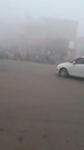 #क्रिसमस के अगले दिन कोहरे ने ओढ़ी चादर
#हरदोई 
#नुमाईश चौराहा हरदोई