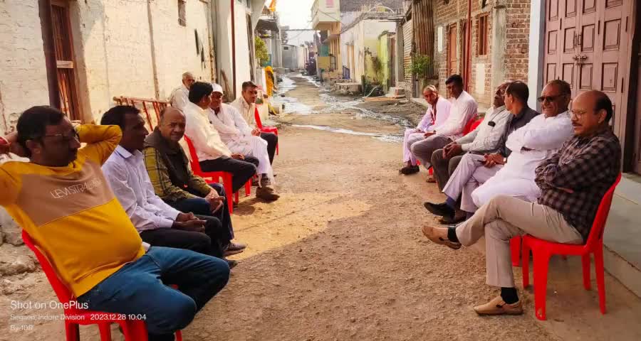 आज गोलवाड़ी में जनपद उपाध्यक्ष ओम भाई पाटिदार के घर पारिवारिक कार्यक्रम में उपस्थित हुए 

#drgovindmujalda