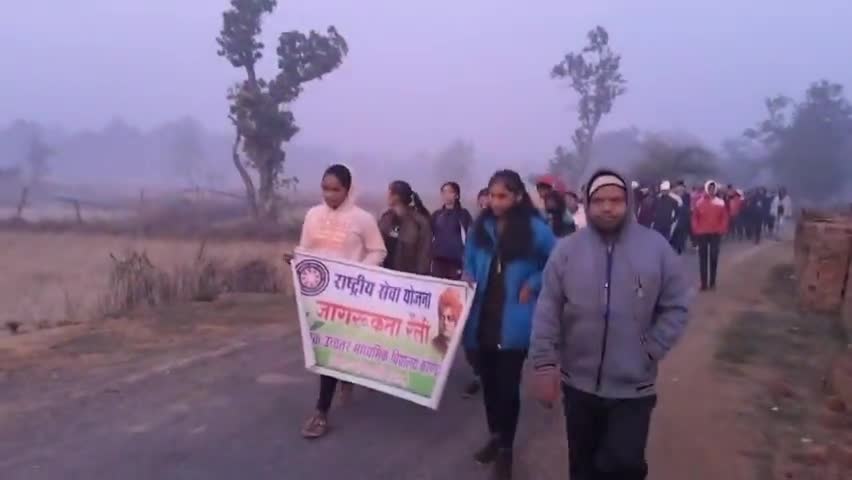 कोंडागांव: शासकीय बालक उच्चतर माध्यमिक विद्यालय कोण्डागाँव अध्ययन इकाई के द्वारा गोद ग्राम - चिचडोंगरी में छठवें दिन#nss