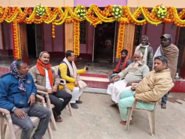 मझियाम में भाजपा कार्यकर्ताओं ने अलग अलग रेडियो पर प्रसारित प्रधानमंत्री नरेन्द्र मोदी के मन की बात को सुना।