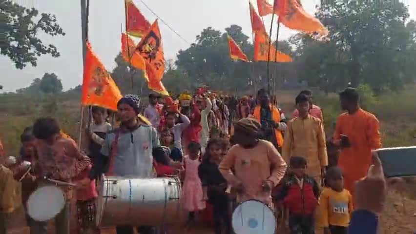 #प्रखण्ड बड़वारा के ग्राम चपहनी में निकली कलश यात्रा??
#ग्राम के व्यक्तियों ने किया स्वागत!!