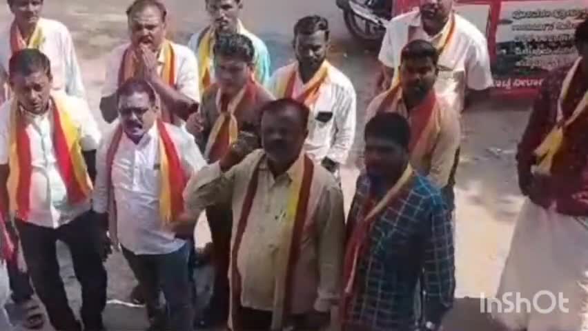 ಕನಕಗಿರಿ: ಪಟ್ಟಣದಲ್ಲಿ ಕರವೇ ಕಾರ್ಯಕರ್ತರ ಪ್ರತಿಭಟನೆ, ರಾಜ್ಯಾಧ್ಯಕ್ಷ ನಾರಾಯಣಗೌಡ ಬಿಡುಗಡೆಗೆ ಒತ್ತಾಯ