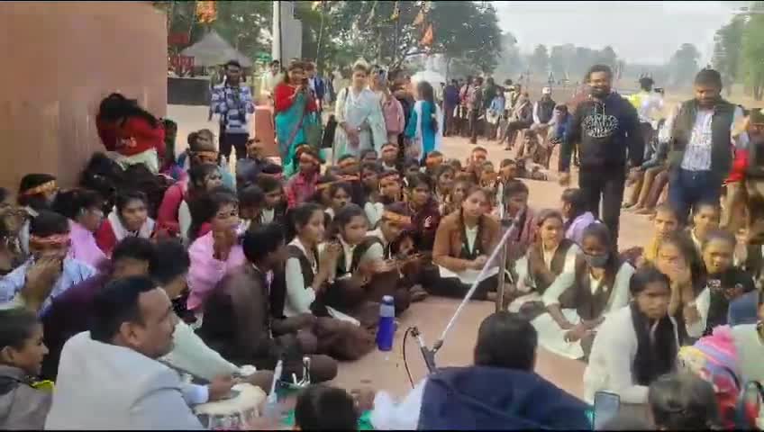#टिकरी:  #पीएम श्री हायर सेकेण्डरी स्कूल टिकरी ने #शैक्षणिकभ्रमण के दौरान मनमोहक प्रस्तुति दी,  आकर्षण का केंद्र बनी रही, दार्शनिक एवम प्राकृतिक स्थलों का हुआ भ्रमण #sushilsonkar95