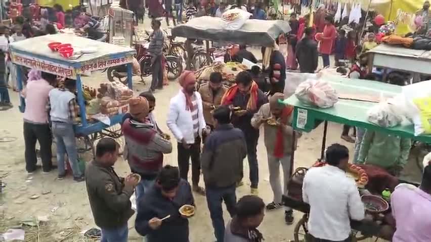 दीवान का पुरवा अस्ता का नववर्ष के उपलक्ष में दूसरे दिन भी जोरदार #मेला चल रहा है पहुंच रहे हैं आसपास के हजारों लोग