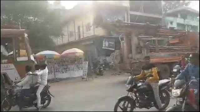 दूसरे दिन भी खैरागढ़ में जारी रही ड्राइवरों की हड़ताल, हिट एन्ड रन के नए क़ानून का कर रहे विरोध