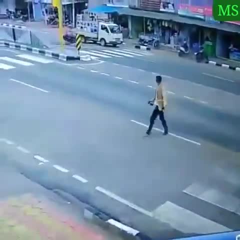 Amit Shah  जी अब बताइये #10साल की सजा और जुर्माना किसे होना चाहिए🤦‍♂️🤦‍♂️
#roadwaysbus #hitandrun #motorvehicleact
राणा सुरेश सिंह बैसवारा