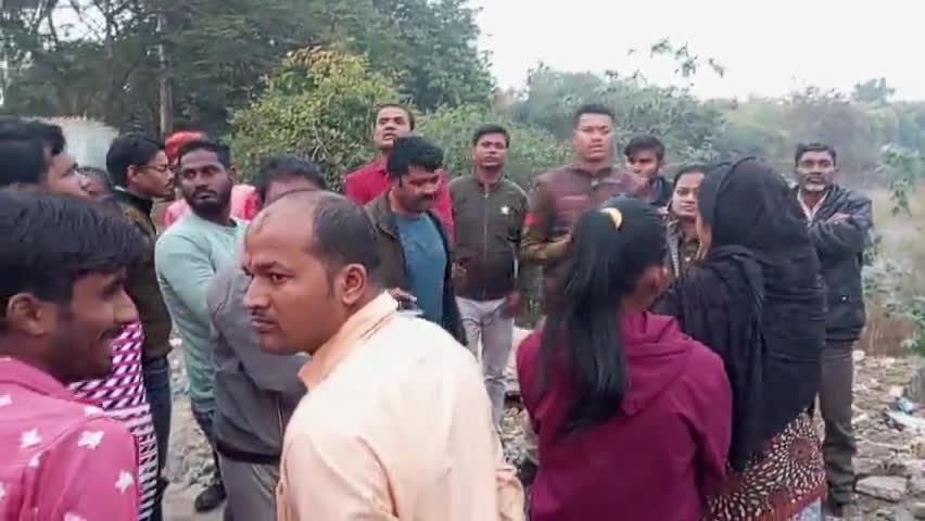 डिंडौरी: सबजी व्यापारीको दोसप्ताह पहलेअतिक्रमण हटानेके वावजूददोबारा सबजी व्यापारी उसी स्थान में दुकान लगानेपर सीएमओने करवाया #बंद