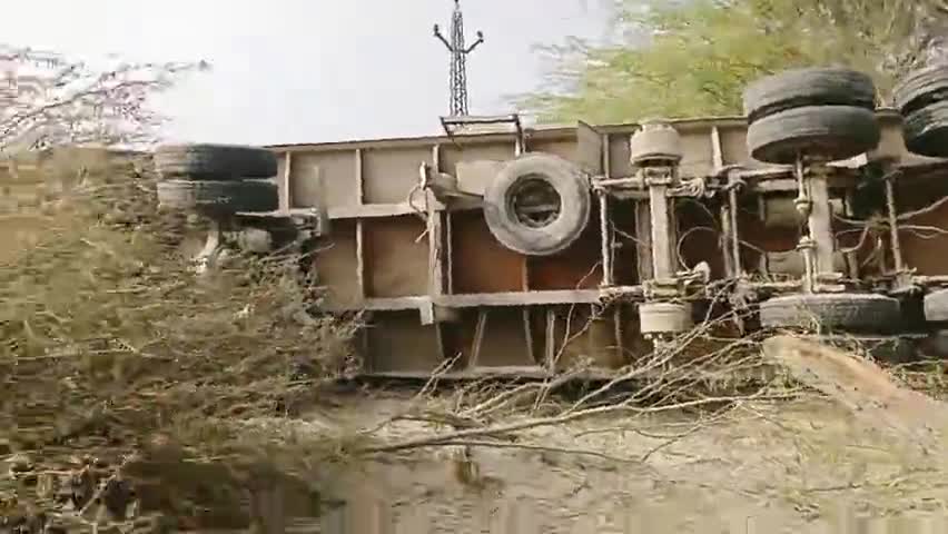 मेड़ता: ren or merta city ke bich me subhdand gav me huaa bada Hadsha telar khai palti 
#mertacity