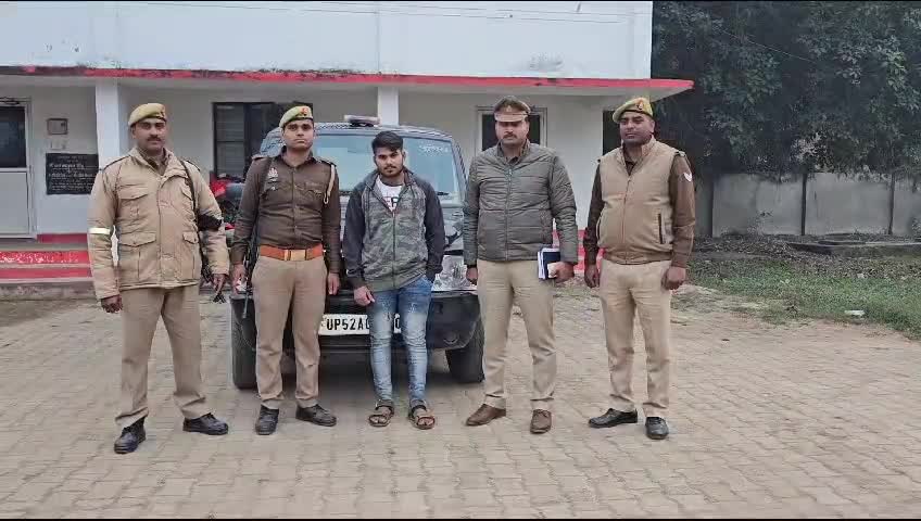 #देवरिया फतेहपुर काण्ड को लेकर #मुख्यमंत्री #योगी #आदित्यनाथ को #धमकी देने वाले युवक को #पुलिस ने #गिरफ्तार कर लिया है।