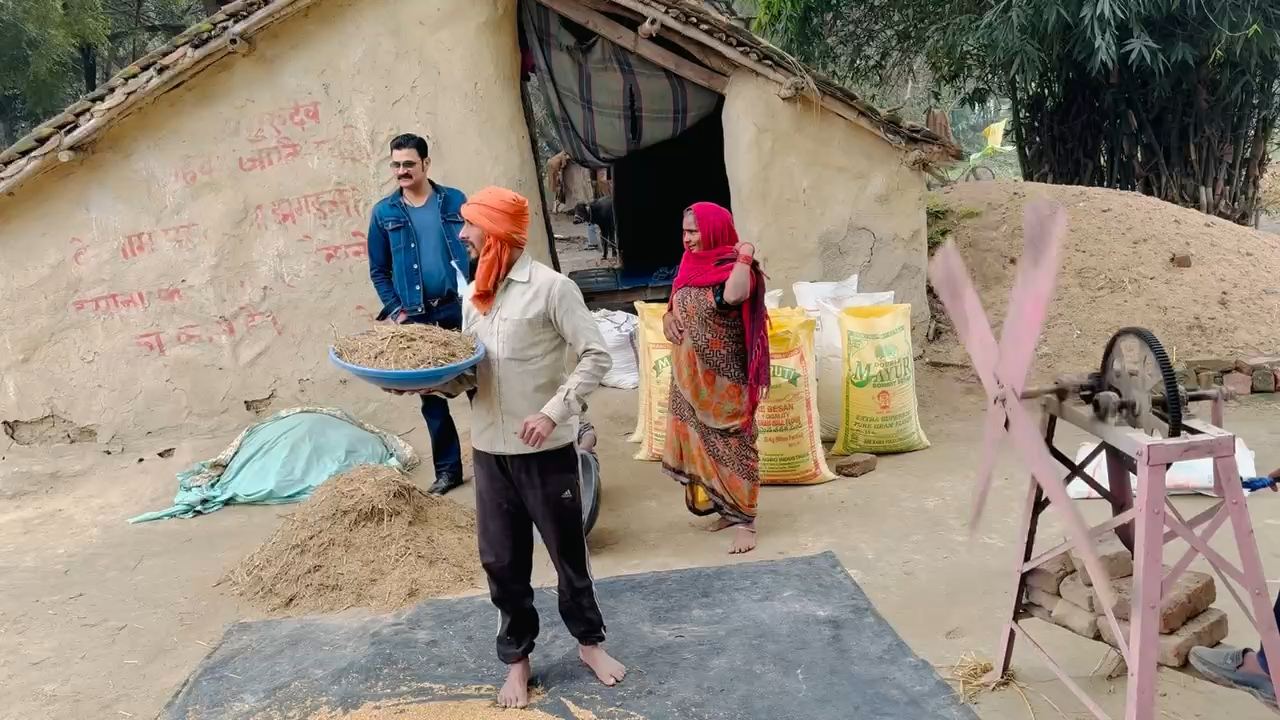 गाँव का जीवन #anirudhasingh @cop_anirudha