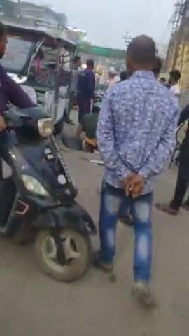 बिलासपुर: बिलासपुर : नियंत्रणखो कर पलटी e रिक्सा 



#बिलासपुर #bilaspur_update 
#newsupdates #bilaspurnews9243