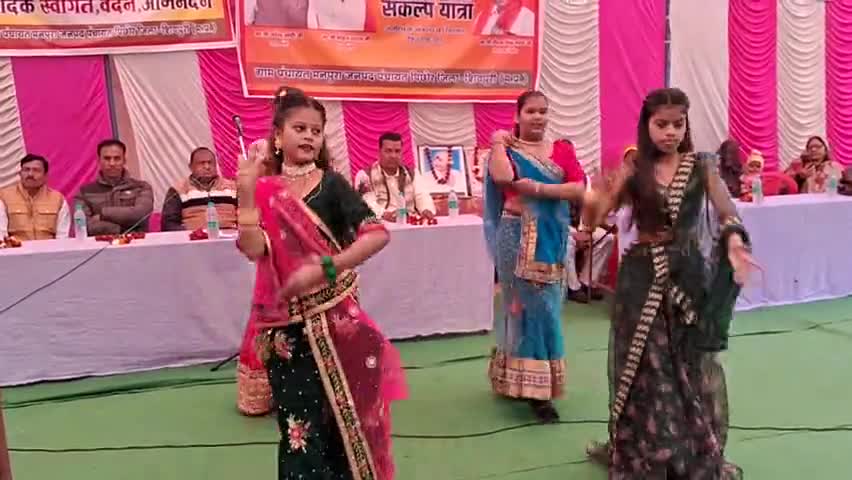 पिछोर - मानपुरा पहुंची विकसित भारत संकल्प यात्रा अतिथियों का किया कुछ इस प्रकार स्कूली छात्राओं ने किया स्वागत !! #SonuVlog