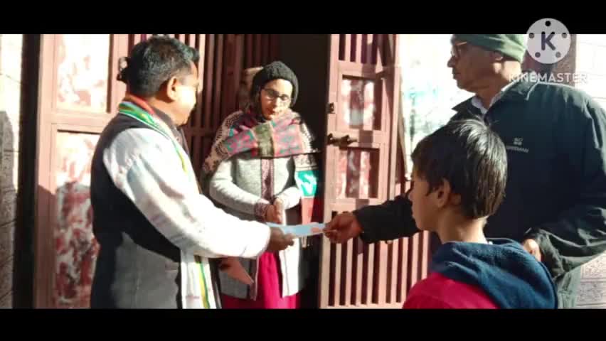 मनेठी: मनेठी महिलाओं ने एकत्रित होकर होने वाले राम मंदिर उद्घाटन के उपलक्ष में कलश यात्रा निकाल लोगों को बांटा निमंत्रण पत्र
