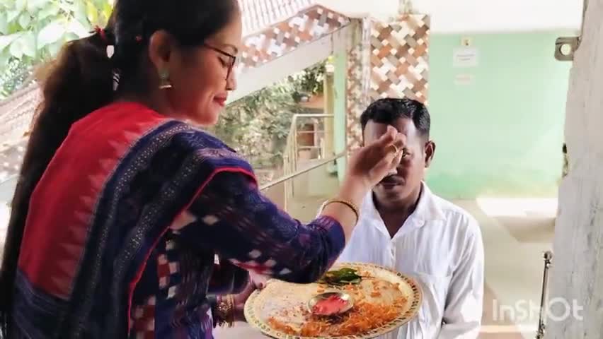 ଭୁବନ: ଭୁବନ ବ୍ଲକ କାର୍ଯ୍ୟାଳୟରେ ସ୍କୁଟି ବଣ୍ଟନ ଯୋଗ ଦେଲେ ମନ୍ତ୍ରୀ , ଅନୁଗୁଳ ବ୍ୟାଙ୍କ ପକ୍ଷ ରୁ ୭୨ ସ୍କୁଟି ଦିଆଗଲା ।