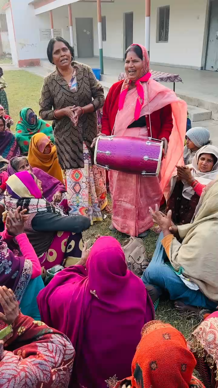 हमारी प्रिय नेता￼श्रीमती   #PriyankaGandhiVadra जी का जन्म दिवस  धूमधाम से मनाया गया।
हजारों गरीब ठेलिया वालों, बैट्री रिक्सा वालों को कंबल वितरित किए गए।