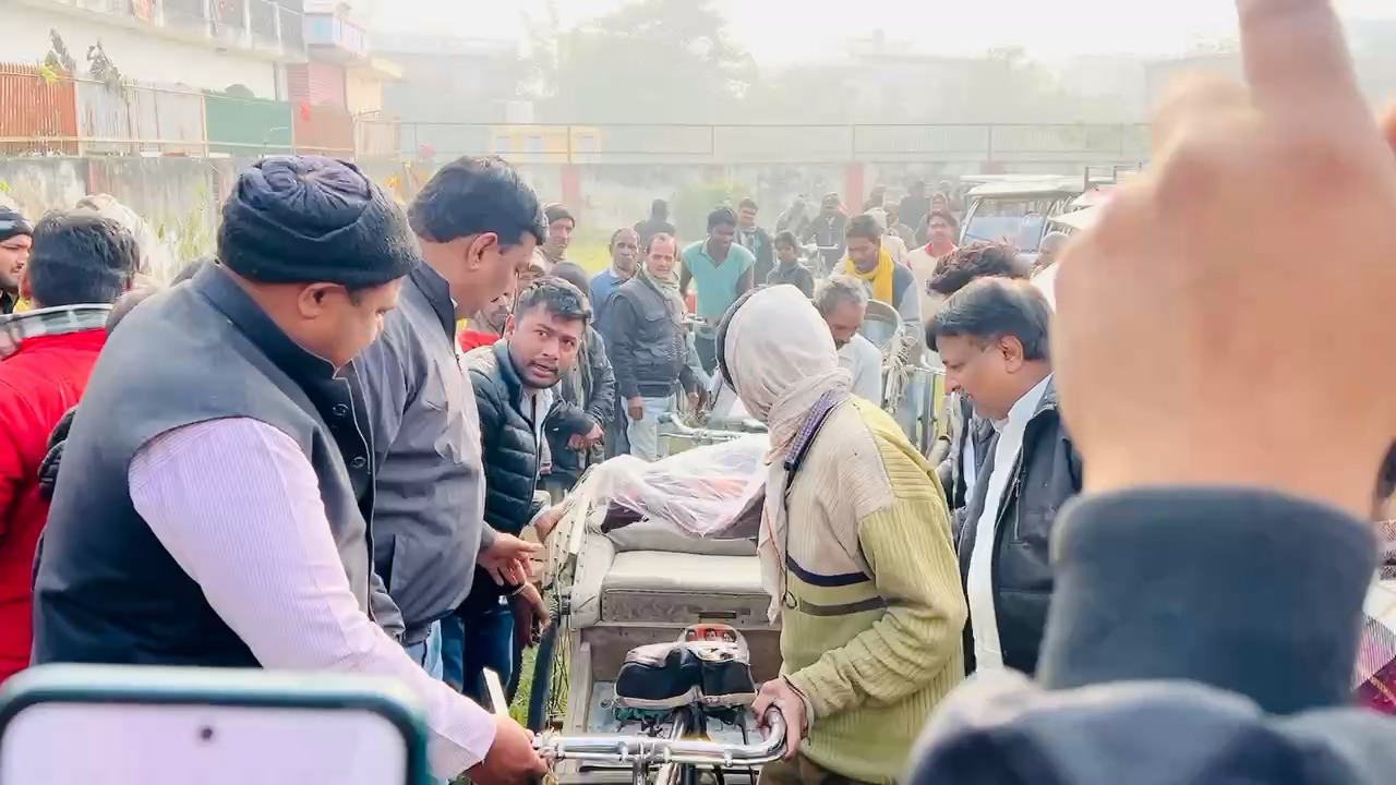 हमारी प्रिय नेता￼श्रीमती   #PriyankaGandhiVadra जी का जन्म दिवस  धूमधाम से मनाया गया।
हजारों गरीब ठेलिया वालों, बैट्री रिक्सा वालों को कंबल वितरित किए गए।