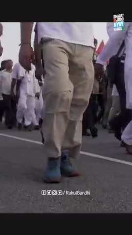 मिल के जब बढ़ेंगे,
तो न्याय लेंगे सारे,
भारत लेने आ रहा है अपने हक़ 
न्याय का हक़, मिलने तक!

#SahoMatDaroMat@