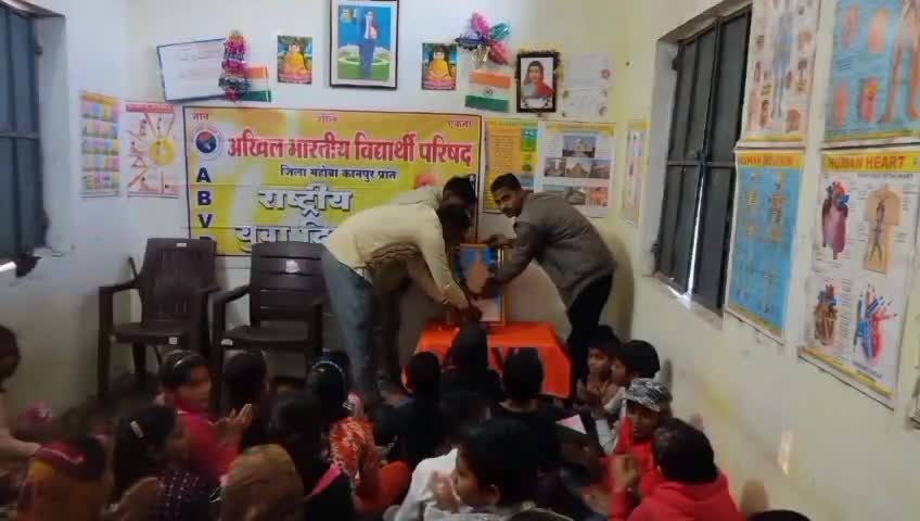 चरखारी :#राष्ट्रीय_युवा_दिवस #स्वामी_विवेकानंद_जयंती
एबीवीपी द्वारा डॉ. भीमराव अम्बेडकर पाठशाला एवं पुस्तकालय खंदिया चरखारी में स्वामी विवेकानंद जी की जयंती मनाई गई