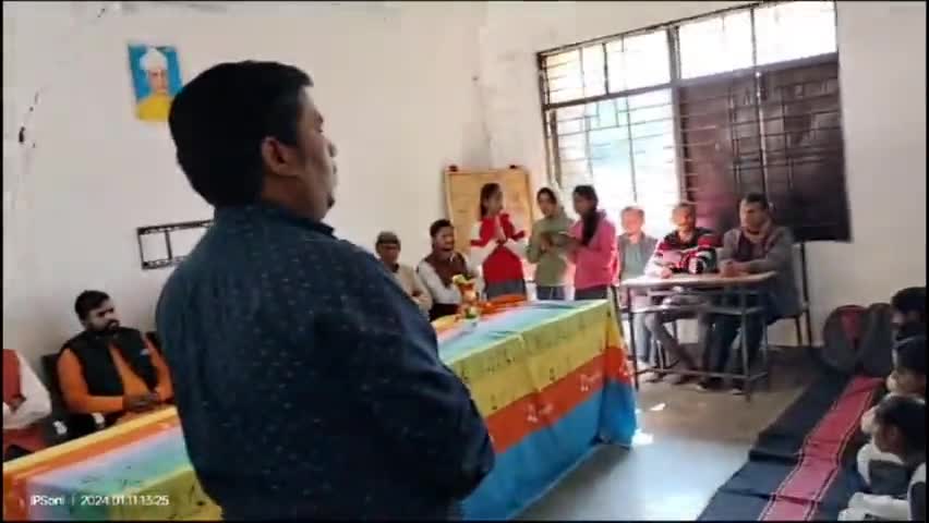 हायर सेकेण्डरी स्कूल वसुधा में विद्यार्थियों को विकसित भारत एंबेसडर बनाया गया |
वैभव सिंह बघेल बांधी