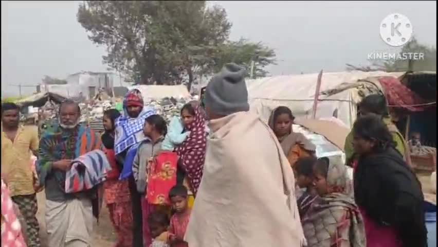 नाहड़: कोसली की सामाजिक संस्था ह्यूमिनिटी ने लोहड़ी पर्व के उपलक्ष्य में स्थानीय झुग्गी बस्ती में जरूरतमंदों को गर्म