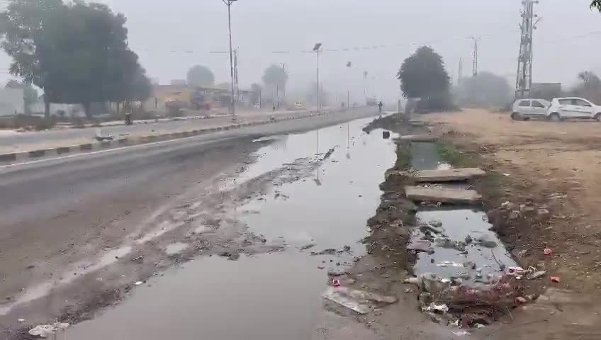 सूरतगढ़: Suratgrah opposite reliance pump dengerous situation #हादसा #drdedar #खतरा #ओवर flow नाली # रोड में खडे