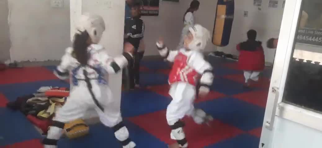 चूरू मार्शल आर्ट क्लब पंखा सर्किल चूरू प्रवेश प्रारंभ 894945 4445#churuvision #taekwondo #karate #selfdefence #churu