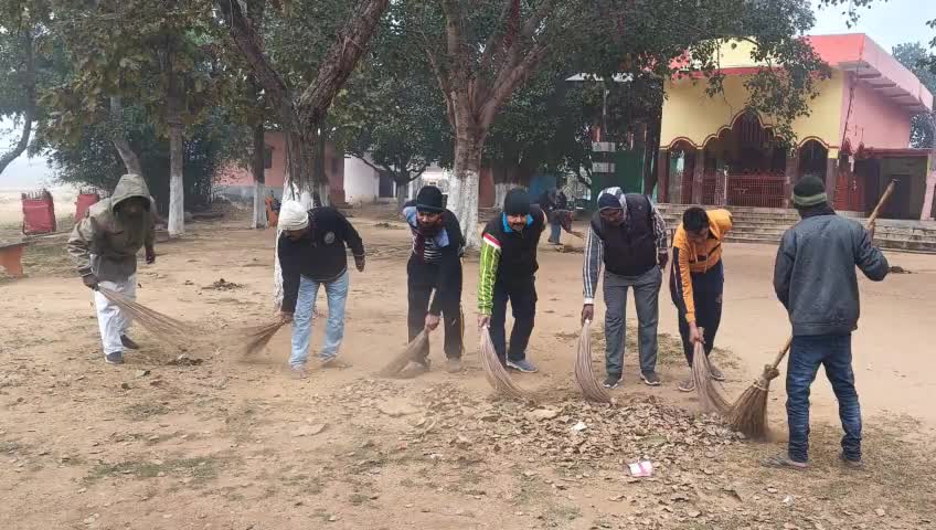 आज पांचवा दिन तारा मंदिर,बाबुटोला बांका मंदिर परिसर में चलाया स्वच्छता अभियान प्रधानमंत्री आदरणीय Narendra Modi जी के आह्वान पर 🙏🏻

#RanjeetYadavBjp #RanjeetYadav #BJP #Bjp4bihar #Banka #Bihar #Youth #leader
