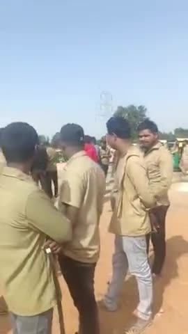 कर्नाटक मे अब बिहारीयो का नंम्बर 2 दिन का समय दिया।सरकार ऐसे ही मौन रहेगी?
#karnataka #bihar #banglore #driver #news_