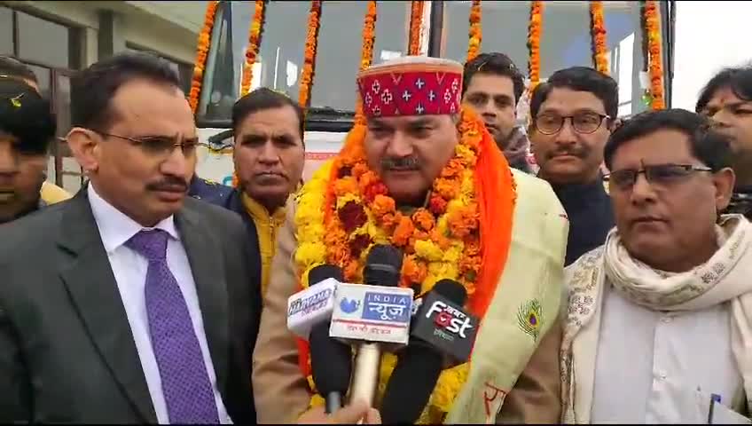 कोसली: कोसली से खाटू श्याम जाने वाली बस को आज लक्ष्मण सिंह यादव ने हरी झंडी दिखाकर रवाना किया।