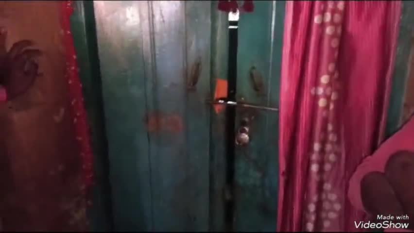 केसठ: केसठ में दिन दहाड़े चोरों ने एक घर में घुसकर 50 हजार रुपए नगद समेत लाखों आभूषण चुराकर भाग निकले