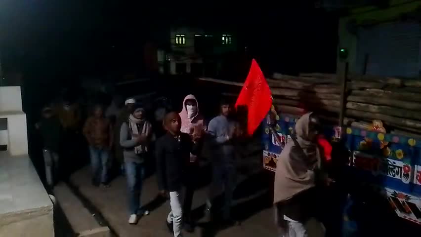 गांव डोला में प्रभात फेरी निकाली