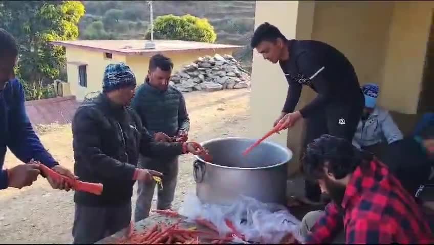 मंच: तामली हनुमान मंदिर में राम मंदिर प्राण प्रतिष्ठा को लेकर तैयारियां जोरों पर 100 किलो दूध और 1 क्विंटल गाजर से बनेगा हलवा