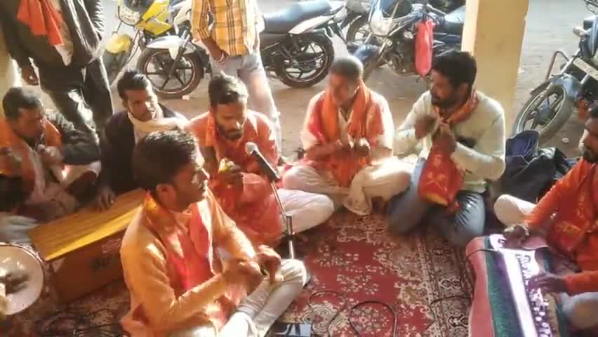 शंकरगढ़: #22 जनवरी को डीपाडीह कलां में भगतिमय भजन संध्या का आयोजन किया गया यदुवंशी सत्संग मंडली प्रस्तुति भव्य रही