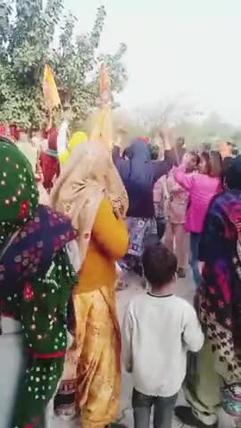 राम मंदिर उद्घाटन दिवस पर गांव ढाकल (जीन्द) में भगवा रंग के ध्वज के साथ महिलाओं ने पूरे गांव के चक्कर लगाएं।
जय श्री राम