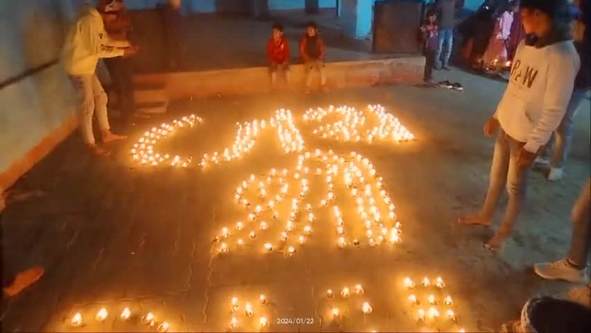 राम लला को विष्णुपुर डीहा के ब्रह्रम स्थान के प्रांगण में दीपो से जय श्री राम लिखकर भव्य स्वागत किया! 
By ShivkanT
