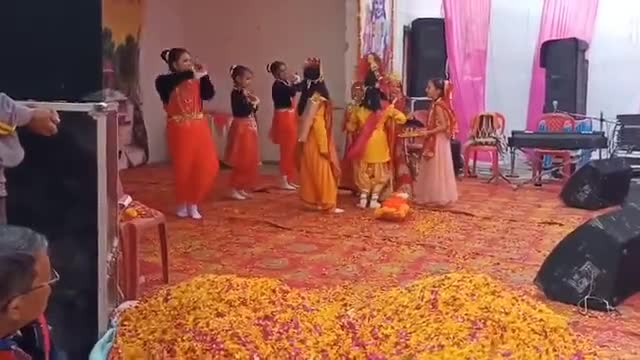 एक श्लोकी #रामायण की तरह एक दृश्य में पूरी #रामलीला  ! #भिकियासैंण_शिशु_विद्या_मंदिर के छोटे-छोटे बच्चे।