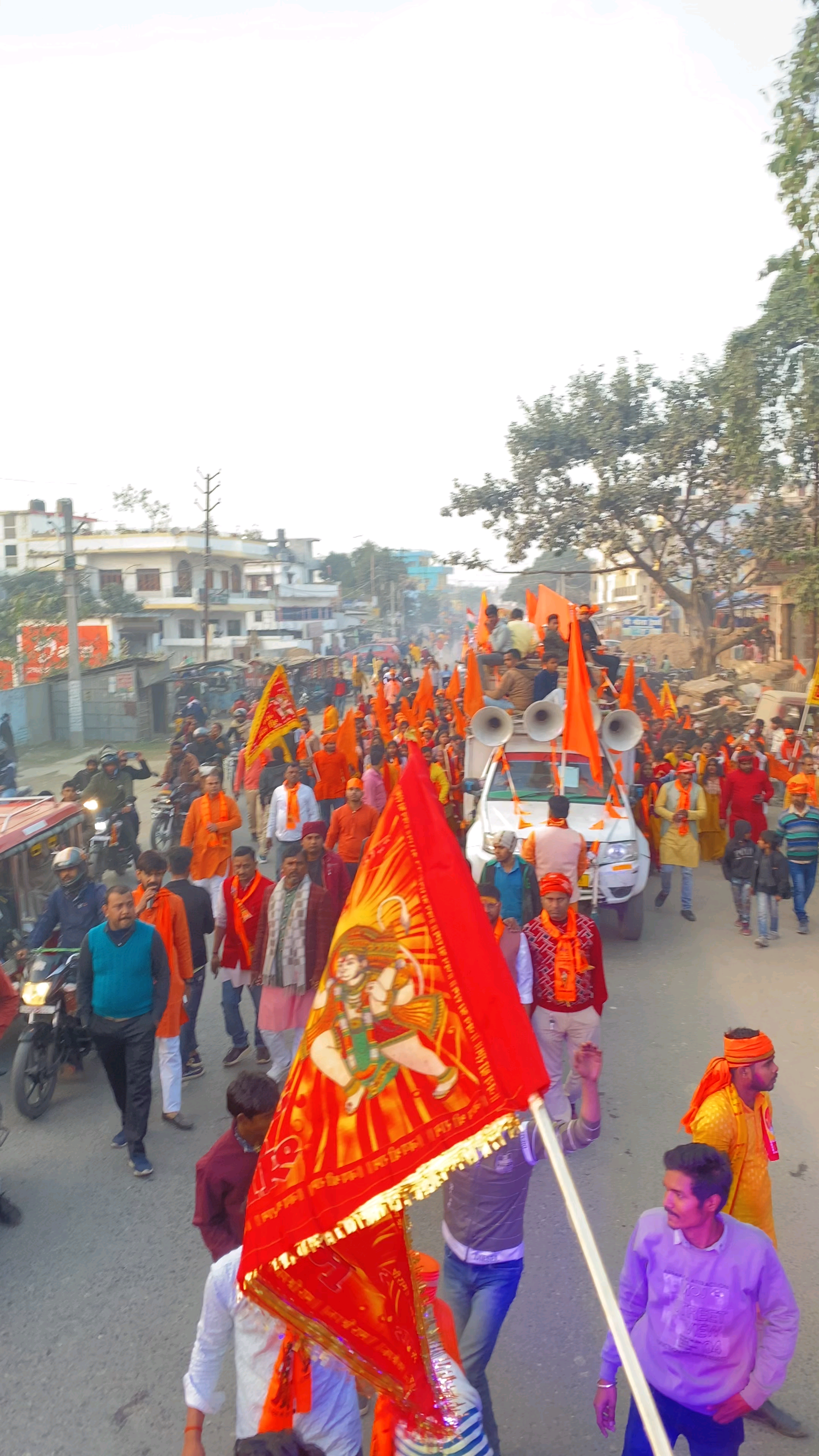अयोध्या में भगवान श्री रामलला के प्राण प्रतिष्ठा के शुभ अवसर पर मधेपुरा शहर में श्रीराम शोभायात्रा में सम्मिलित हुए। उक्त अवसर हजारों रामभक्त प्रभु श्री राम के नारा लगाते हुए उक्त शोभायात्रा में शामिल हुए।
#जय_सियाराम 🙏