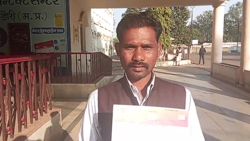 डिंडौरी: डिंडोरीजिले केप्राथमिकमाध्यमिक शालामें बना रहै मध्यानभोजन रसोइयोंकेनहींमिलपारहाहैवेतन 30ता.मांगेनमाननेपरअनिश्चित#हड़ताल