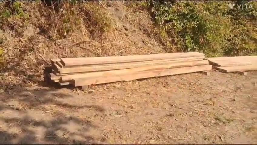 बग्वालीपोखर: हक हकूक की लकड़ी की आड़ में हो रहा अवैध कटान,वन विभाग की टीम पहुंची मौके पर, चिरवान हुए गायब ,एक मशीन मौके पर की जब्त।