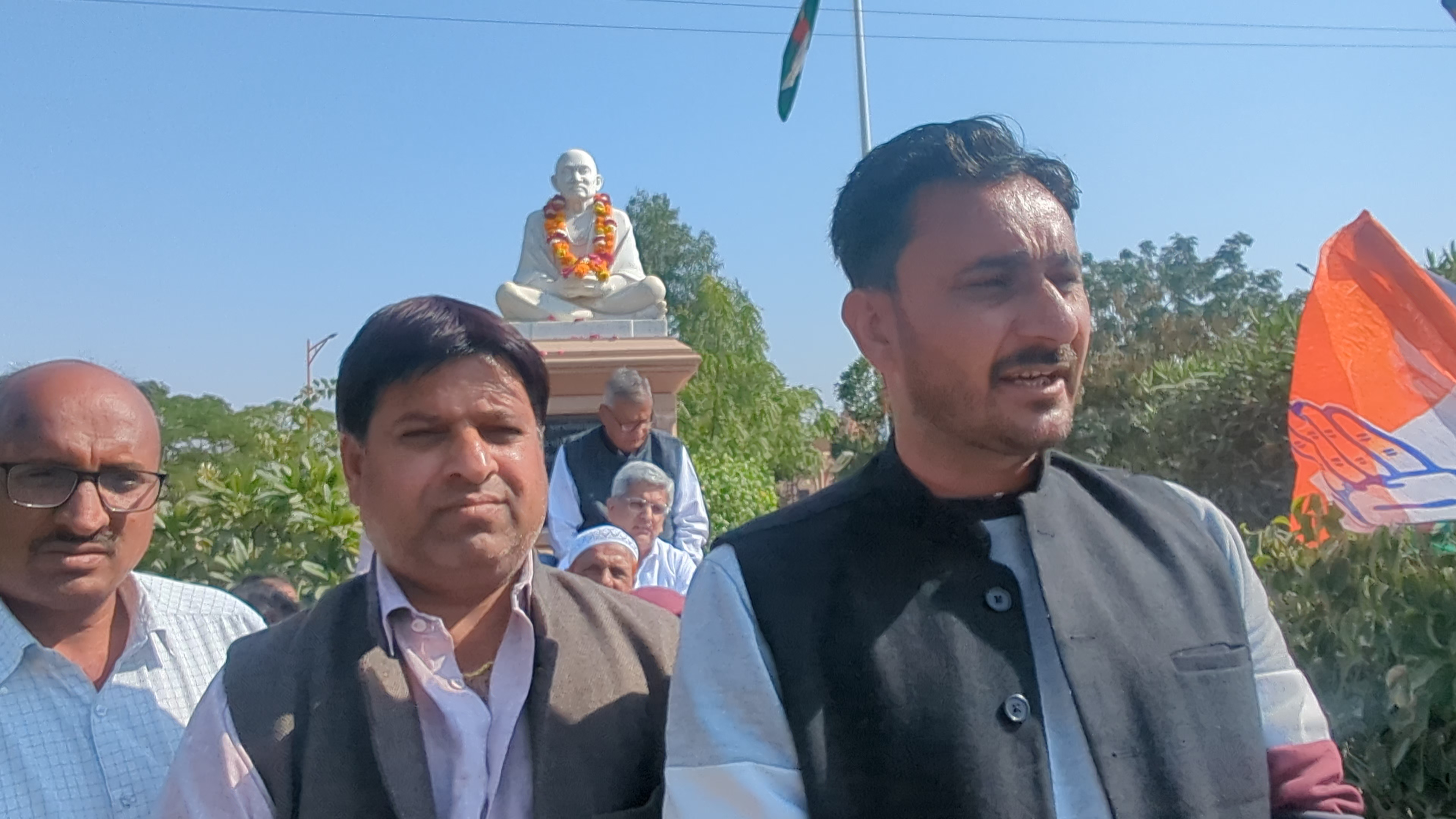 सहो मत...डरो मत
न्याय का हक मिलने तक

#NYAYanthem
#SahoMatDaroMat
#BharatJodoNyayYatra #हनुमानबाँगडा़