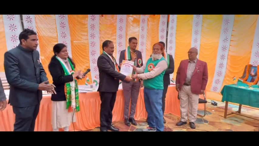 कासिमाबाद: कासिमाबाद तहसील मुख्यालय पर एसडीएम राजेश प्रसाद के नेतृत्व में गणतंत्र दिवस धूमधाम से मनाया गया