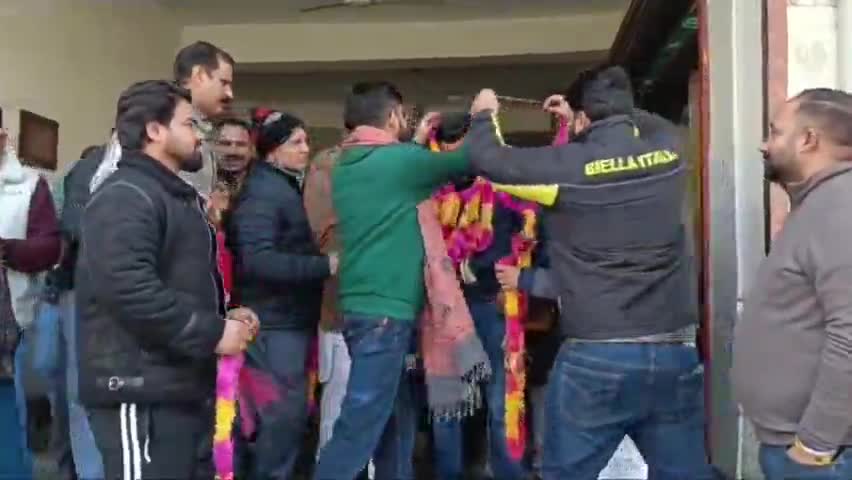 ਧਾਰ ਕਲਾਂ: ਅੱਡਾ ਬਣੀ ਲੋਧੀ ਵਿਖੇ ਕਾਂਗਰਸ ਦਫਤਰ 'ਚ ਕੀਤਾ ਗਿਆ ਇੱਕ ਵਿਸ਼ੇਸ਼ ਬੈਠਕ ਦਾ ਆਯੋਜਨ