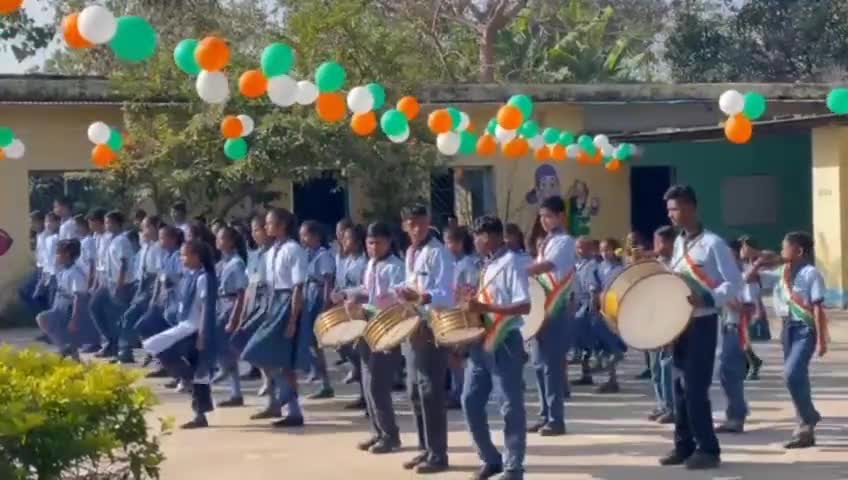 75वें "#गणतंत्र_दिवस " के शुभ अवसर पर JBR पब्लिक स्कूल करौंदी, गुमला में झंडोत्तोलन किया और सभी को गणतंत्र दिवस की हार्दिक बधाई एवं शुभकामनाएं दिया।
#जय_हिंद #जय_भारत #वंदे_मातरम 🇮🇳
