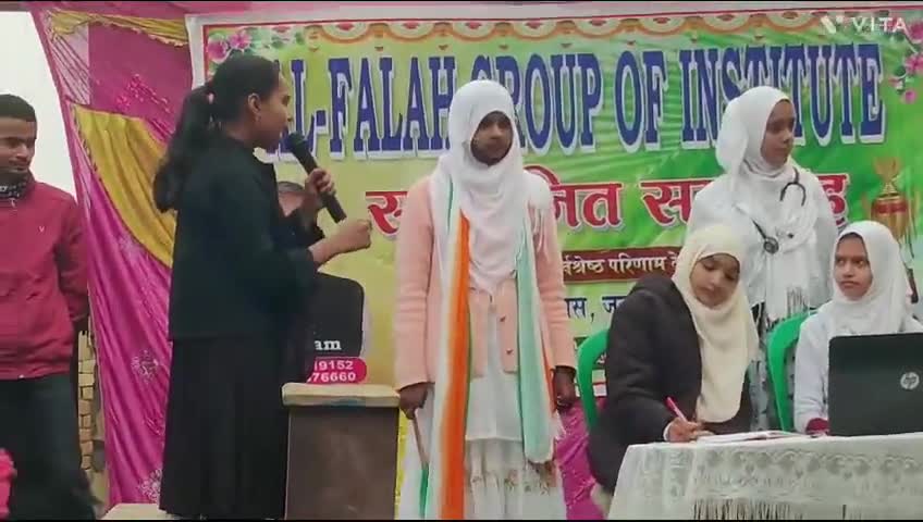 नरकटिया: जटवा के निजी विद्यालय में बच्चियों को शिक्षा के प्रति जागरूक करने के लिए बच्चों ने नाटक प्रस्तुत किया,उमड़ी भीड़