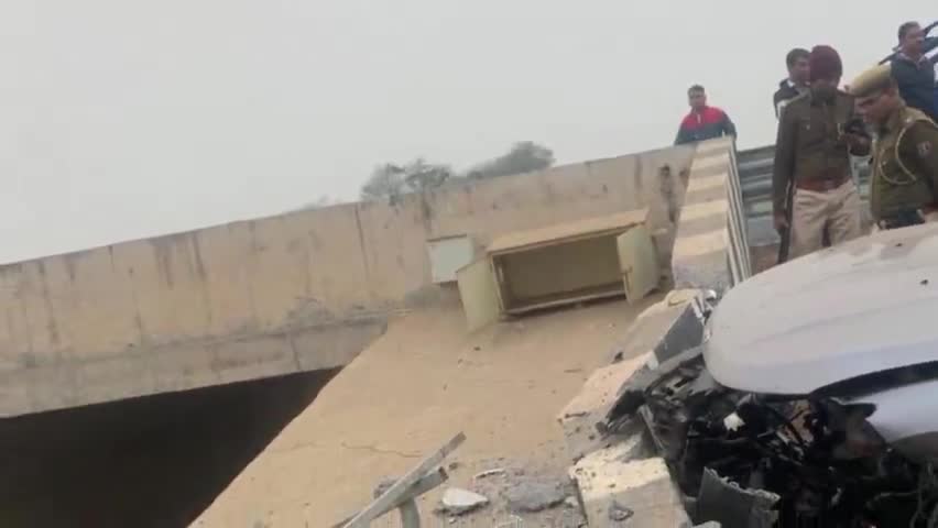 पास हुवा एक्सीडेंट।

#JaswantSingh #ManvendraSingh
#Alwar #Rajasthan #accident 
#RoadAccident #ChitraSingh