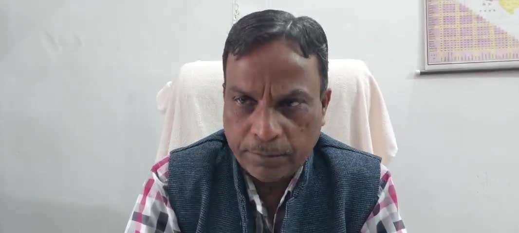 बगीचा: बगीचा के रामपाठ निवासी 4 पहाड़ी काेरवा युवकाें काे कर्नाटक से वापस बगीचा लाकर उनके परिजनाें काे साैंपा गया #श्रम विभाग,