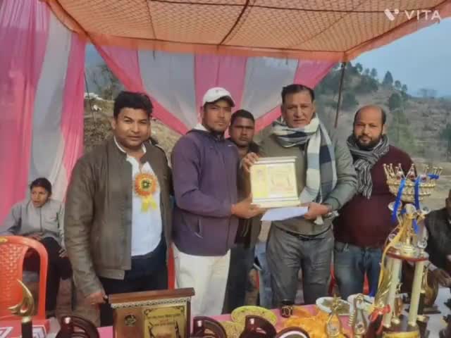 बग्वालीपोखर: बगवालीपोखर के मटेला में क्रिकेट टूर्नामेंट में किया विधायक मदन सिंह बिष्ट ने पुरुस्कार वितरण।कहा खेलजीवन में बहुत जरूरी।